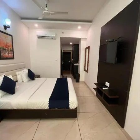 Hotel Grand Ivy Plaza